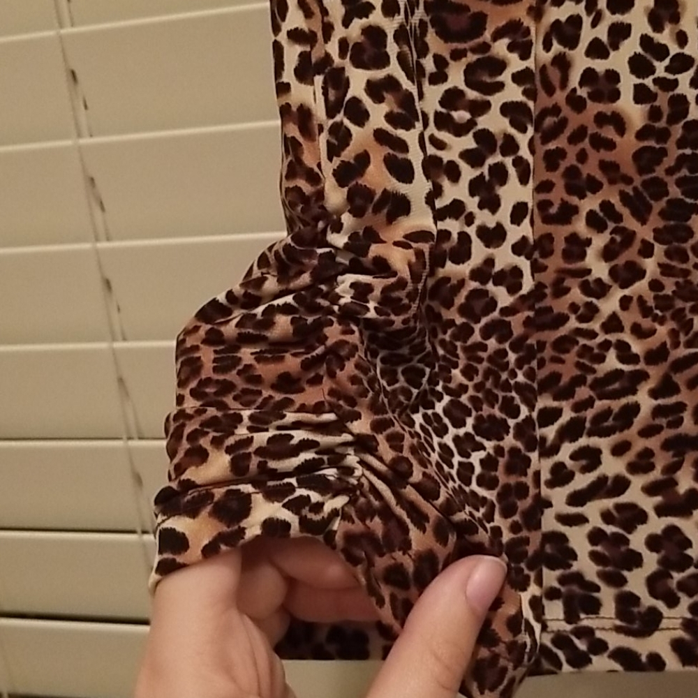 🐆Leopard Print Tee - Picture 3 of 5